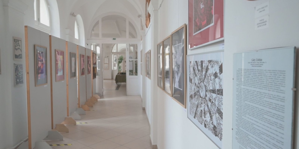 Kiforrott alkotások és lendületes kezdők: megnyílt a Refi kettős tárlata