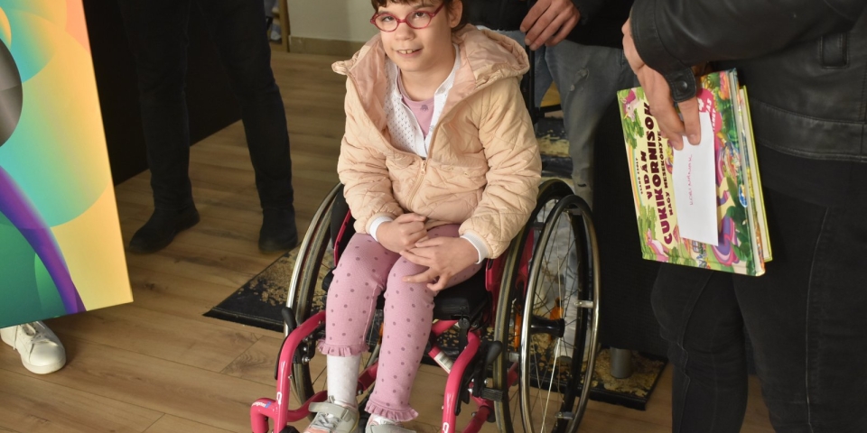 Adományok Korina lépteiért