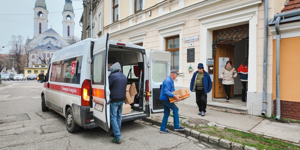 Élelmiszeradomány nyugdíjasoknak
