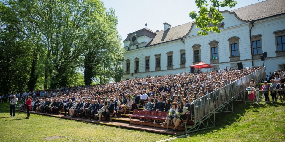 Ma rátok figyel a város