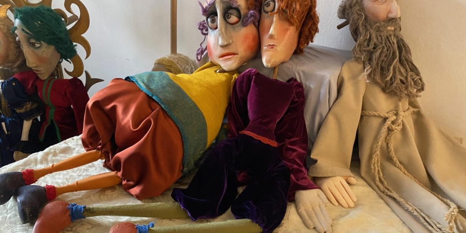 Bábok, díszletek, inspiráció  rendhagyó szakmai délelőtt a református gimnáziumban